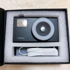コンパクトデジタルカメラ 48MP 4K UHD 32Gメモリーカード付きの画像