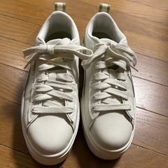 美品　プーマ　厚底スニーカー　24.5センチの画像