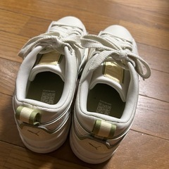 美品　プーマ　厚底スニーカー　24.5センチの画像