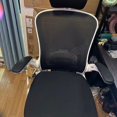 キャスターチェアー白の画像