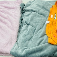 中古🌸ピンクや灰色 毛布 妖怪ウォッチの敷布団 3点 