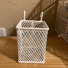 キャンドゥ？ ワイヤーに掛けるペン立て