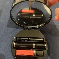 (未使用)ジバンシイ　トラベルメイクセットの画像