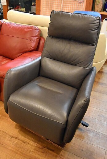 ●2024年購入(^_-)●ニトリ　本革　2モーター　パーソナル　回転　電動リクライニングソファ　中古品●相模原　横浜　神奈川●1人掛け