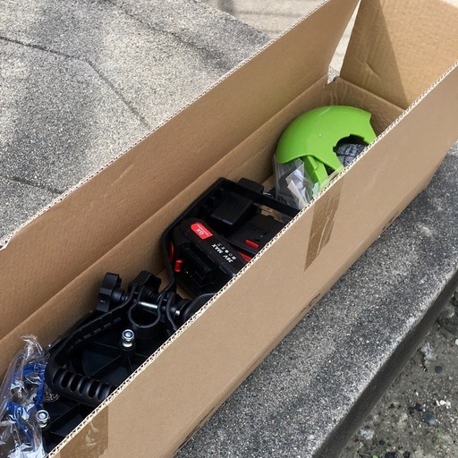 ★軽量、静音な草刈り機 充電式  新品未使用　刈払機　芝刈り機