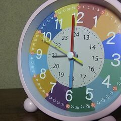 ほぼ新品 置時計 ピンク 高さ12cm　子供部屋 知育時計 24時間表記の画像