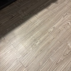 タイムセール‼️置くだけフロアタイル‼️使用期間短く、傷少ない‼...