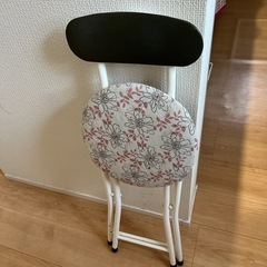 折りたたみイスの画像