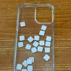 透明なiPhone12用ケース アプリアイコンデザインの画像