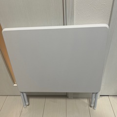 折りたたみ机の画像