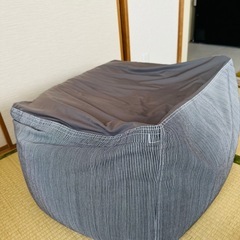 体にフィットするソファ　綿デニム　ヒッコリーの画像