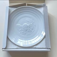 未使用品　ノリタケ 白磁レリーフ 花柄絵変わり組皿の画像