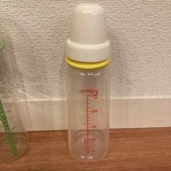 哺乳瓶の画像