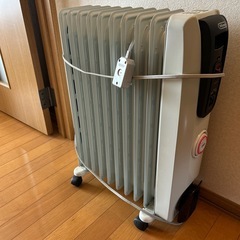 デロンギ　1500W オイルヒーター ストーブ  