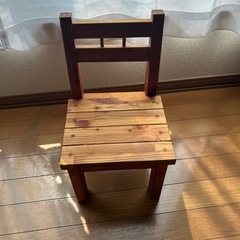 木製チェアの画像
