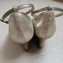 【美品】WANO NANO ワノナノ ストラップ付きパンプス／ゴールドの画像