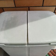 無料　外で使っていたゴミ箱