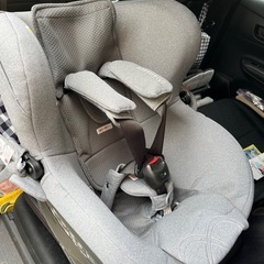 エールベベ　クルット5oui グレー　ISOFIXの画像