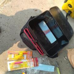 釣り道具とカバンまとめての画像