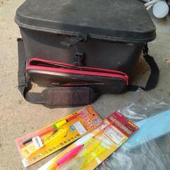釣り道具とカバンまとめての画像
