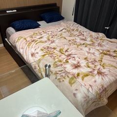 ダブルベット&ダイニングテーブル