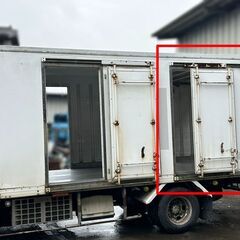 2.5坪、外寸長さ475cm、保冷断熱 シャッターコンテナ、両側横ドア付き●工場資材.防災備蓄庫.農牧漁業.バイクガレージ.離れ● 福岡発の画像