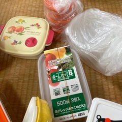 タッパー　お弁当箱　大量　２つで50円の画像