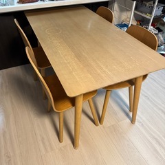 オシャレなダイニングテーブル
