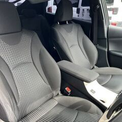 ■トヨタ　プリウス■H29年式　約60,000km 9インチNAVI　エアロ　ワンオーナー　　の画像
