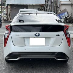 ■トヨタ　プリウス■H29年式　約60,000km 9インチNAVI　エアロ　ワンオーナー　　の画像