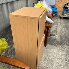 収納棚　２段　扉付き　棚　カラーボックス【♻️お売りいただけるお品物あれば、来店時ぜひお持ちください(総合買取)♻️】 の画像