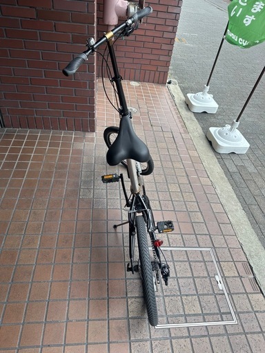 20インチ　軽量アルミフレーム　8speed折り畳み自転車　ブラック