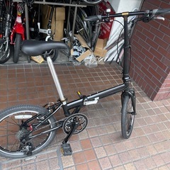 20インチ　軽量アルミフレーム　8speed折り畳み自転車　ブラックの画像