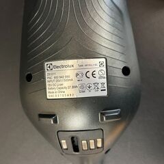 中古　動作品　現状品　Electrolux エレクトロラックス　コードレス掃除機　18V HD　掃除機　ハンディーカム　250528+02の画像