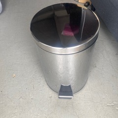 足踏みゴミ箱‼️美品です❣️