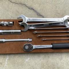 フェラーリ純正車載工具の画像