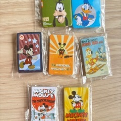 ディズニー缶バッヂ、どれか2つで100円アミューズメント品
