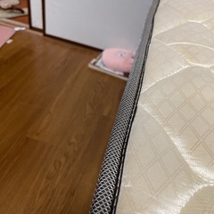 セミダブルベッドとフレームの画像