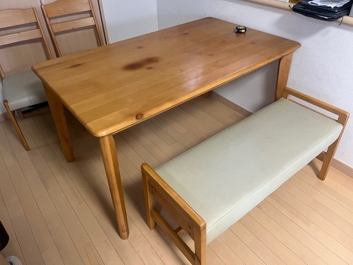 ダイニングテーブル