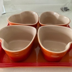 ル・クルーゼ・ココット4個&プレートセット・LE CREUSET  