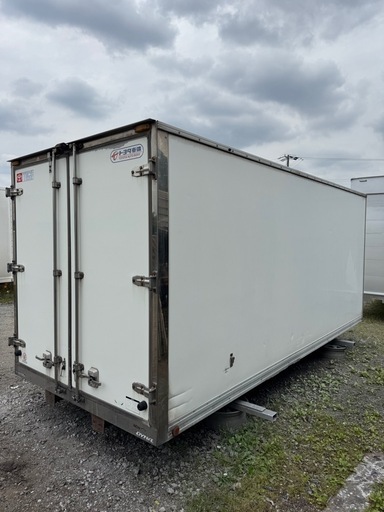 ジモティー限定販売！現場格安！断熱材入り！バイクガレージ！使い勝手抜群！倉庫物置用 3トン保冷ロングコンテナ