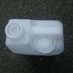 2L ポリ容器 3個の画像