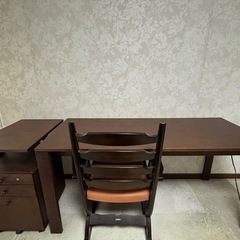 机×2、椅子の家具1式をお譲り致します。