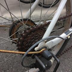 折りたたみ自転車　白の画像