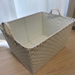 バスケット白　差し上げます。