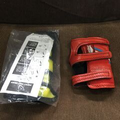 JM19930S)ボウリングセット ボール・手首サポーター・ケース 中古品【取りに来られる方限定】の画像