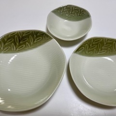 和食器３枚組　差し上げます。
