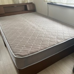 ダブルベッド　マットレス付き　