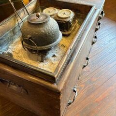 古民家カフェでディスプレイとして使用していた、『長火鉢＋ホーロー看板』　レトロアンティーク品』の画像