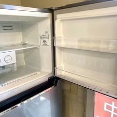 仙台市内トラック荷台渡し無料！ ハイセンス 2021年製 スタイリッシュ シルバー 中古 227L HR-B2302 冷蔵庫 の画像